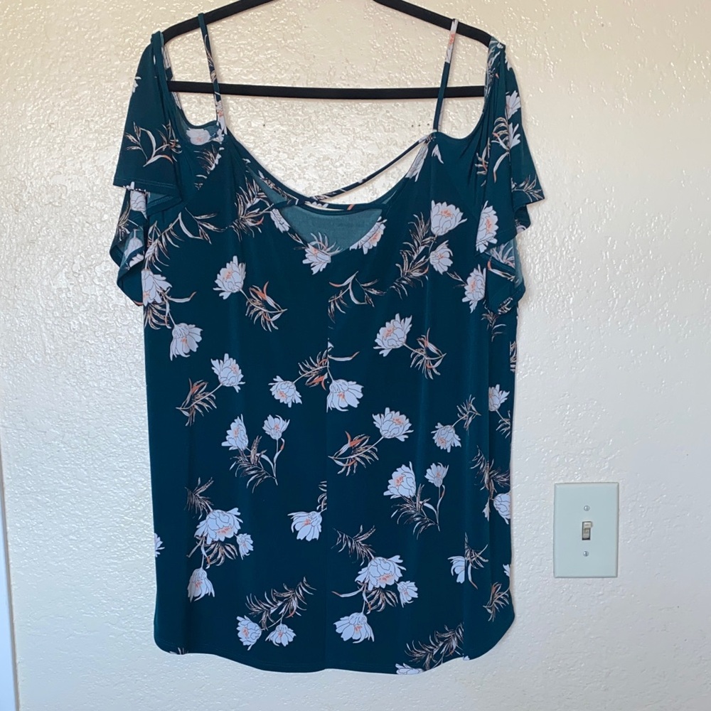 #V- #K161- NWT Kaileigh Valette Back Detail Floral Cold Shoulder Blouse- 3X